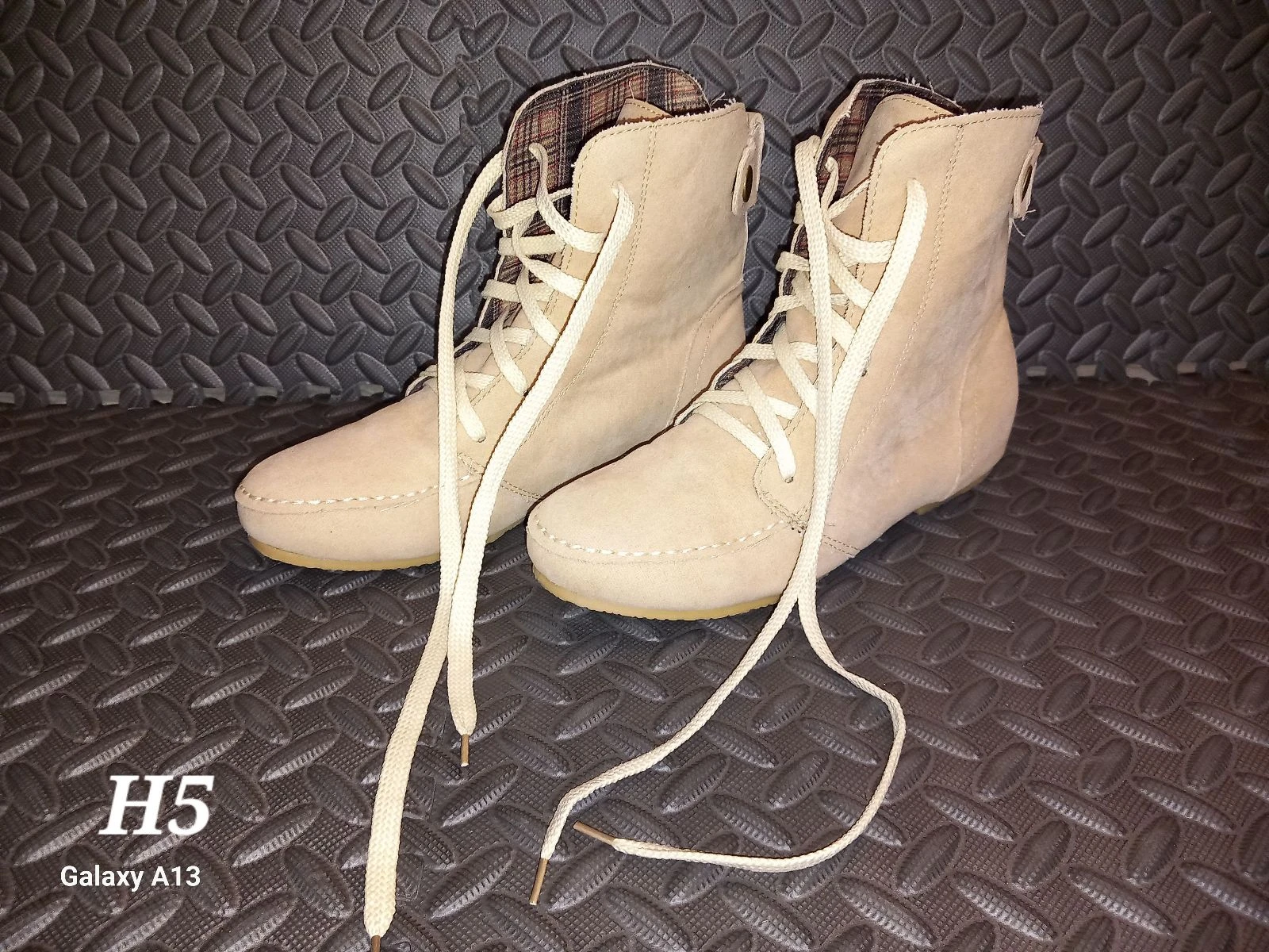 Bottines légères style mocassin à lacets – Beige / Camel – Taille 37